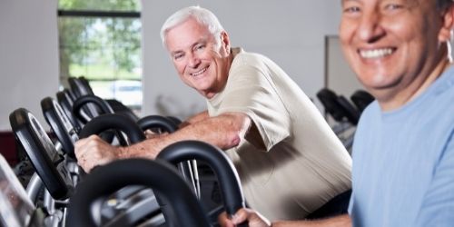 senioren op crosstrainer